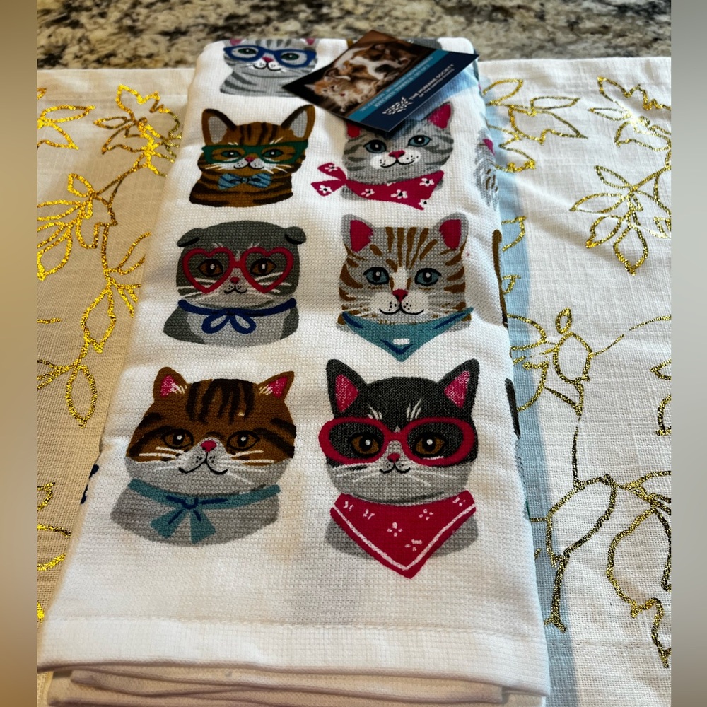 NEW HUMANE SOCIETY Cotton Set Of 2
Dapper Kitty Heads Kitchen Towels